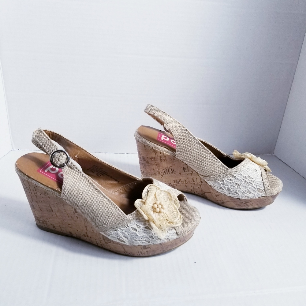 POP KALIE WEDGE SANDALS WITH SLINGBACKS AND FLOWER ON FRONT SIZE 6.5